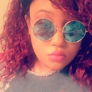 Meet your Posher, Deidra